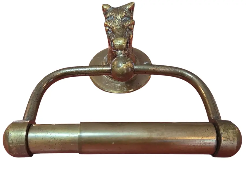 Foto de um(a) Antigo Suporte de Papel Higiênico em Bronze Maciço – Cabeça de Cavalo, da categoria de Suportes decorativos. Apresentamos um item de decoração funcional e cheio de personalidade: um suporte para papel higiênico confeccionado... Mostrado de uma perspectiva diferente. Vendido no marketplace Trésors.