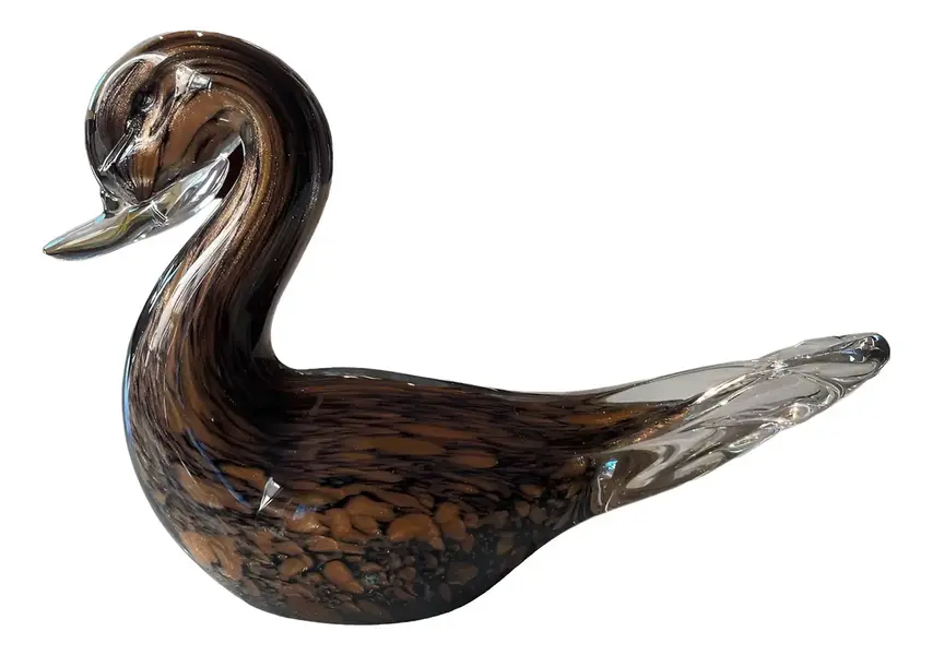 Foto de um(a) Antiga Escultura De Pato Art Deco Murano Italiano Com Ouro, da categoria de Escultura. ~ Italy Glass ~ Antiga escultura artística representando pato em cristal de Murano com ouro em sua composição. Peça feita à... Vendido no marketplace Trésors.