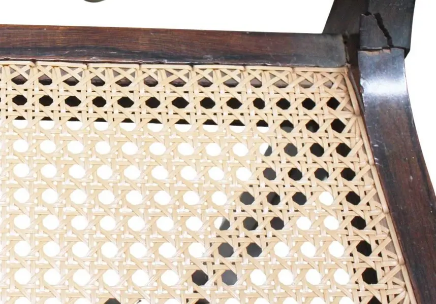 Foto de um(a) Par de poltronas jacarandá da Bahia - dita rabo de macaco, da categoria de Poltronas. Antigo par de poltronas em jacarandá da Bahia, dita rabo de macaco, com palhinha sintética em bom estado. Medidas 87A X 58C... Mostrado de uma perspectiva diferente. Vendido no marketplace Trésors.