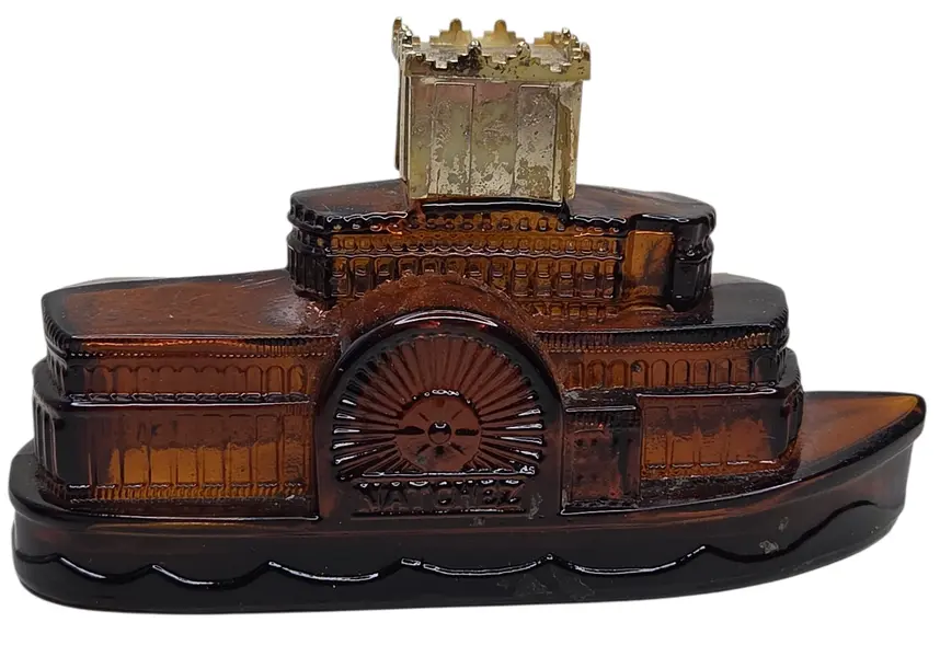Foto de um(a) Perfume Avon Barco A Vapor Vintage, da categoria de Outros colecionáveis. Perfume Avon Barco a vapor vintage. Mostrado de uma perspectiva diferente. Vendido no marketplace Trésors.