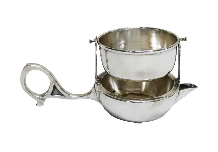 Foto de um(a) Antigo coador de chá EBERLE, da categoria de Conjuntos de café e chá. Antigo coador de chá em metal espessurado a prata. Da manufatura EBERLE. Medidas 5A X 13C. Vendido no marketplace Trésors.