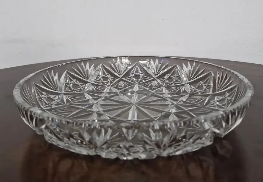 Foto de um(a) Centro de mesa cristal Bohemia, da categoria de Centro de mesa. CRISTAL DA BOHEMIA. Antigo e elegante centro de mesa feito em cristal apresentando fina lapidação em estilo da região da... Mostrado de uma perspectiva diferente. Vendido no marketplace Trésors.