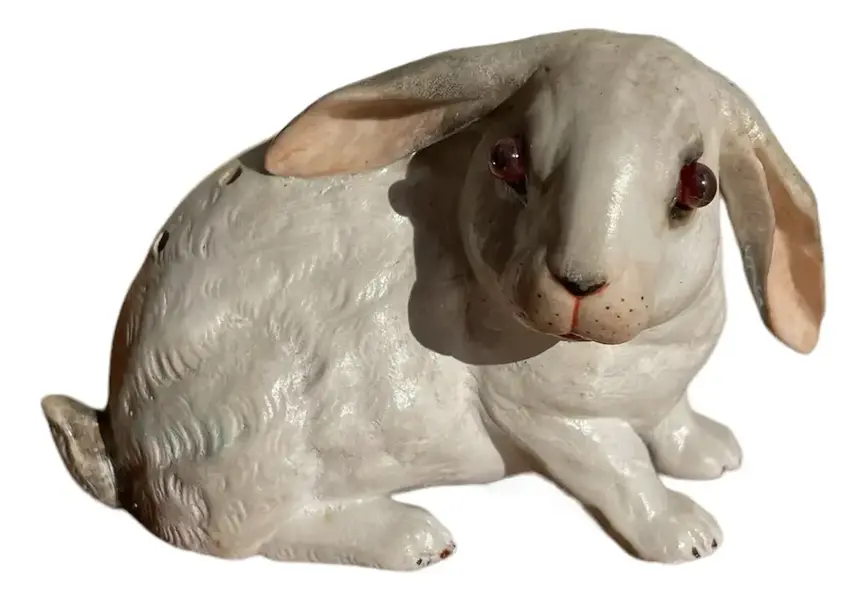 Foto de um(a) Antigo Raro Paliteiro De Coleção Coelho Em Biscuit Alemão, da categoria de Paliteiros. Antigo paliteiro de coleção no formato de coelho. Peça totalmente artística, moldado à mão em biscuit alemão com os olhos de... Vendido no marketplace Trésors.