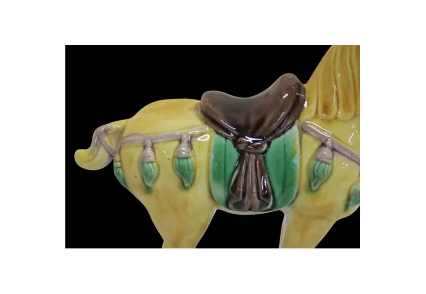 Foto de um(a) Escultura Cavalo Tang, da categoria de Escultura. Belo e antigo "Cavalo Tang", peça em cerâmica chinesa magnificamente policromada, popular durante a dinastia TANG... Mostrado de uma perspectiva diferente. Vendido no marketplace Trésors.