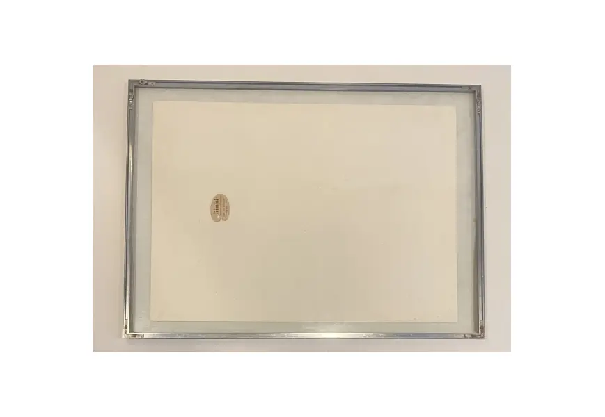 Foto de um(a) Gilberto Salvador - Serigrafia original, assinada a mão e datada de 1981, medindo 48 x 66 cm (com moldura de alumínio escovado e vidro), da categoria de Serigrafia. Gilberto Salvador, nascido em São Paulo em 1946, é um artista multidisciplinar brasileiro que se destacou como pintor,... Mostrado de uma perspectiva diferente. Vendido no marketplace Trésors.