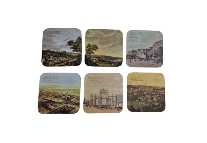 Foto de um(a) Conjunto de porta-copos fabricados na Espanha, da categoria de Porta-copos. Lindo conjunto com 6 porta-copos de madeira confeccionados em Barcelona, com fotos de pontos turísticos de Madri. Embalagem... Vendido no marketplace Trésors.