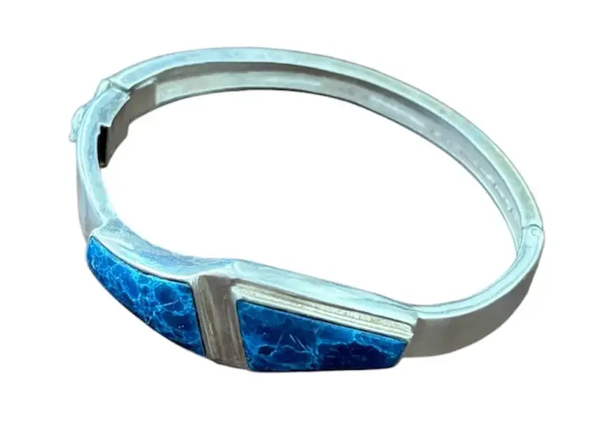 Foto de um(a) Antiga Pulseira Bracelete Art Deco Prata 925 Com Turquesa, da categoria de Outros colecionáveis. Lindíssima pulseira bracelete em prata de lei 925 com turquesa. Traços bem marcantes do período Art Deco. Peça vintage,... Vendido no marketplace Trésors.