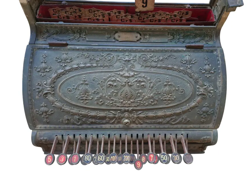 Foto de um(a) Caixa Registradora da marca National do Início do Séc. XX, da categoria de Outros colecionáveis. Belíssima caixa registradora mecânica da National Cash Register (NCR), fabricada no ano de 1910 em Dayton, Ohio, modelo... Mostrado de uma perspectiva diferente. Vendido no marketplace Trésors.