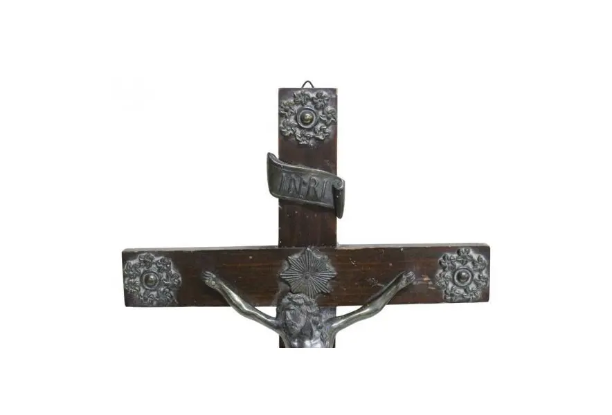 Foto de um(a) Crucifixo em madeira nobre, da categoria de Objetos religiosos e espirituais. Crucifixo em madeira nobre com apliques em metal dourado e corpo de Cristo também em metal dourado, com riqueza de detalhes.... Mostrado de uma perspectiva diferente. Vendido no marketplace Trésors.
