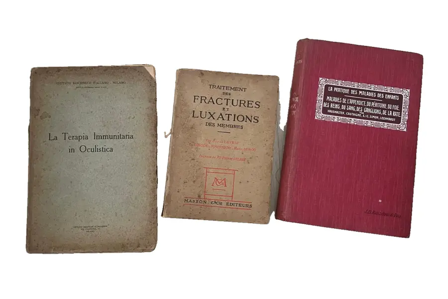 Foto de um(a) Antigos livros de medicina franceses, da categoria de Partituras. Livros de medicina de 1920 em francês. Vendido no marketplace Trésors.