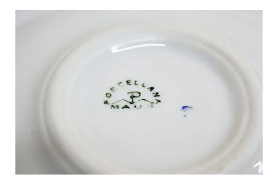 Foto de um(a) Conjunto de 06 xícaras para café Centenário de São Paulo 1954, da categoria de Xícaras. Antigo e raro conjunto de 06 xícaras para café com seu respectivo pires, da manufatura Maua comemorativa centenário de São... Mostrado de uma perspectiva diferente. Vendido no marketplace Trésors.