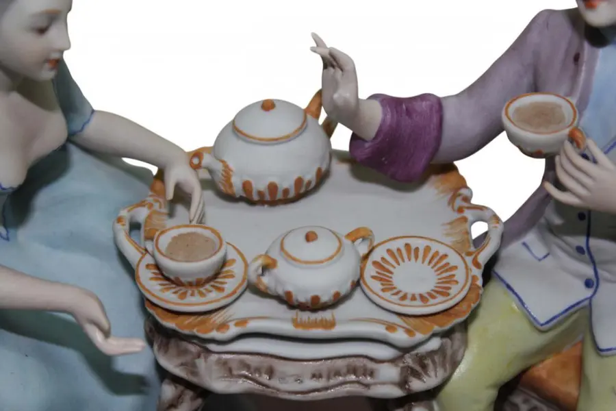 Foto de um(a) Escultura em biscuit Italiano Capodemonte, da categoria de Escultura. Antigo e belo grupo escultório em biscuit italiano CAPODEMONTE, adquirido na loja CASA DEL REGALO BORTOLO - VENEZIA,... Mostrado de uma perspectiva diferente. Vendido no marketplace Trésors.