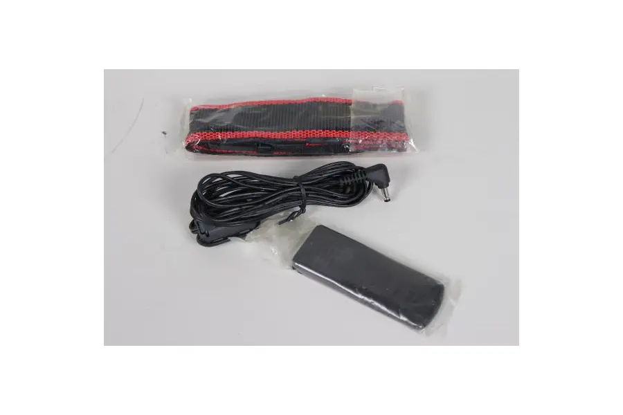 Foto de um(a) Filmadora Antiga JVC Compact VHS Anos 90 - Raridade Colecionador, da categoria de Câmeras fotográficas. Rara filmadora JVC modelo GR-AX920V, um item clássico de colecionismo dos anos 90, ideal para entusiastas de tecnologia... Mostrado de uma perspectiva diferente. Vendido no marketplace Trésors.