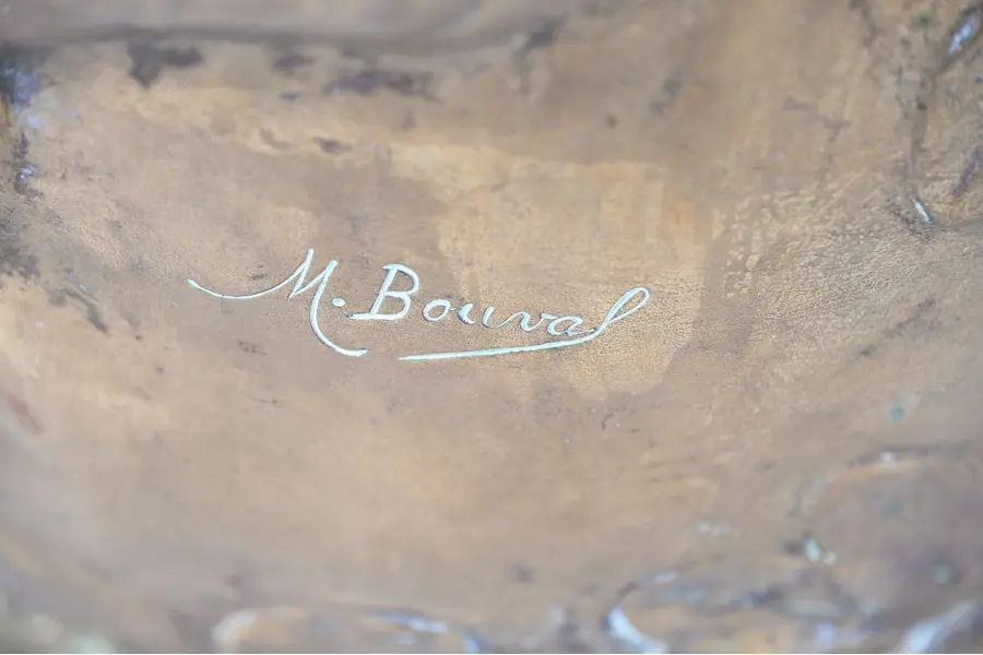 Foto de um(a) MAURICE BOUVAL (1863-1916) Raridade Art Nouveau Francesa em Bronze Assinado, da categoria de Cachepot. LOTE DESTAQUE: MAURICE BOUVAL (1863-1916) Raridade Art Nouveau Francesa em Bronze Assinado Excelente oportunidade para... Mostrado de uma perspectiva diferente. Vendido no marketplace Trésors.