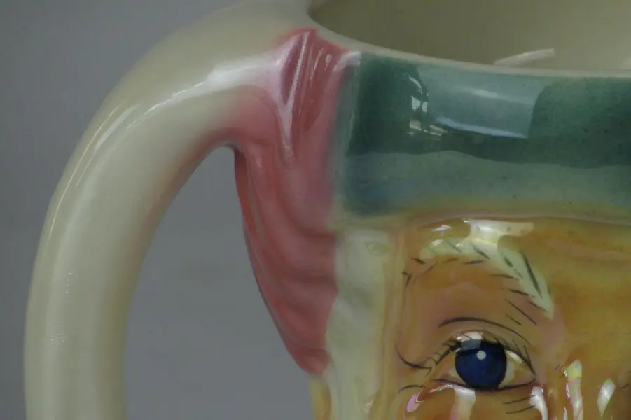 Foto de um(a) Caneca antropomórfica em louça na figura de Papai Noel, da categoria de Canecas. Imponente caneca antropomórfica em louça na figura de Papai Noel, pintada a mão em policromia. Peça para colecionador. Em... Mostrado de uma perspectiva diferente. Vendido no marketplace Trésors.