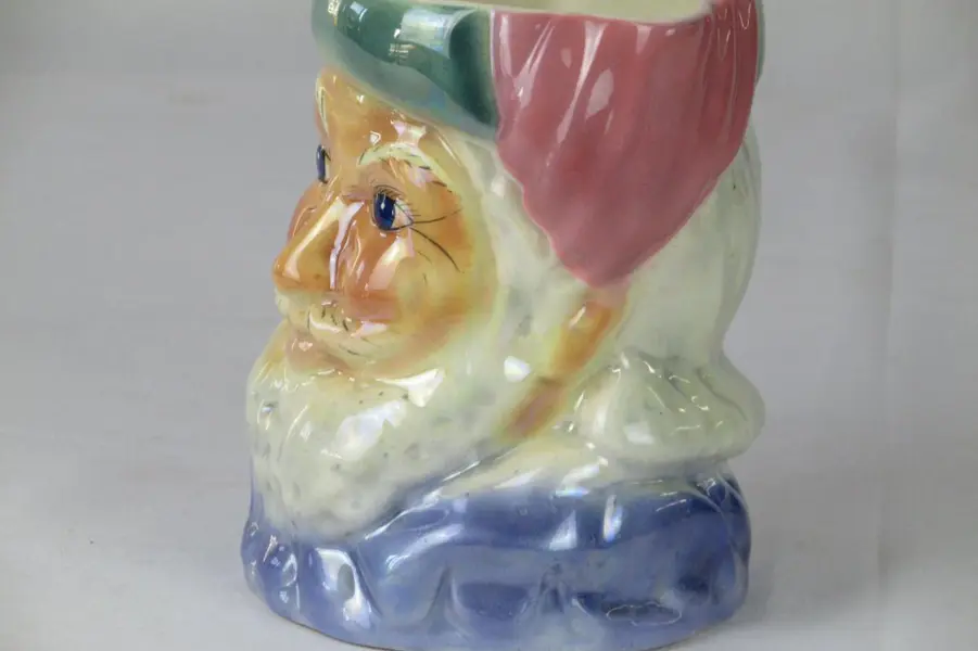 Foto de um(a) Caneca antropomórfica em louça na figura de Papai Noel, da categoria de Canecas. Imponente caneca antropomórfica em louça na figura de Papai Noel, pintada a mão em policromia. Peça para colecionador. Em... Mostrado de uma perspectiva diferente. Vendido no marketplace Trésors.