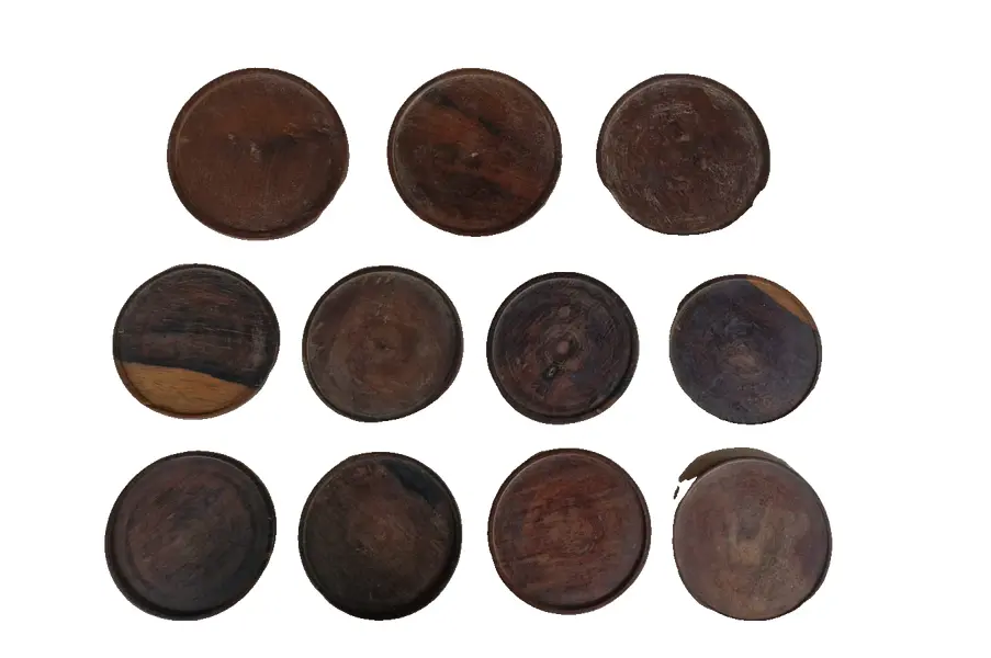 Foto de um(a) Conjunto de porta-copos de Jacarandá, da categoria de Porta-copos. Conjunto com 11 porta-copos antigos de madeira Jacarandá, sendo 8 menores e 3 maiores. Vendido no marketplace Trésors.