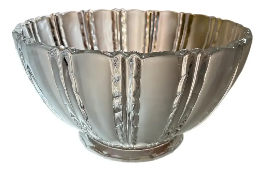 Foto de um(a) Antigo Bowl Centro Mesa Fruteira Saladeira Cristal Satiné, da categoria de Travessas e tigelas. Antigo e grande centro de mesa em cristal francês lapidado com detalhes em satiné. Peça muito fina e elegante, além de ser... Vendido no marketplace Trésors.