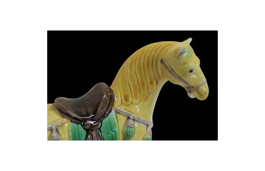Foto de um(a) Escultura Cavalo Tang, da categoria de Escultura. Belo e antigo "Cavalo Tang", peça em cerâmica chinesa magnificamente policromada, popular durante a dinastia TANG... Mostrado de uma perspectiva diferente. Vendido no marketplace Trésors.