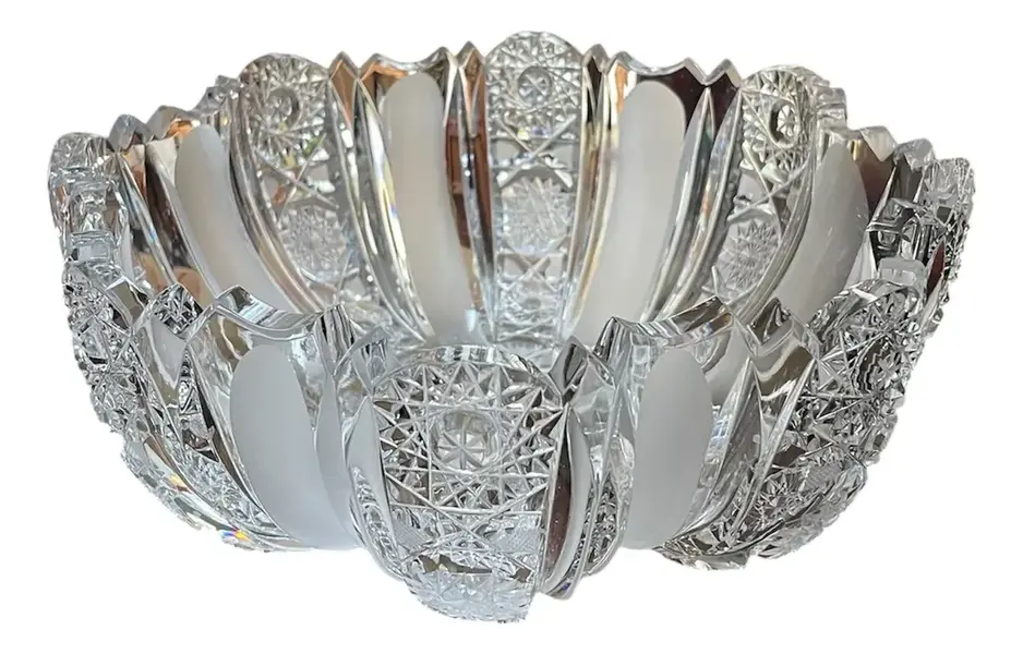 Foto de um(a) Antigo Centro De Mesa Saladeira Fruteira Cristal Baccarat, da categoria de Travessas e tigelas. Antigo e majestoso centro de mesa em cristal Baccarat ricamente lapidado à mão. A lapidação é incrível, borda recortada e... Vendido no marketplace Trésors.