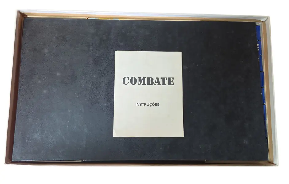 Foto de um(a) Front de Batalha: Operação Estratégica, da categoria de Jogos de tabuleiro. Prepare suas tropas para o desafio definitivo de inteligência e coragem! A Estrela apresenta Front de Batalha, o jogo onde o... Mostrado de uma perspectiva diferente. Vendido no marketplace Trésors.