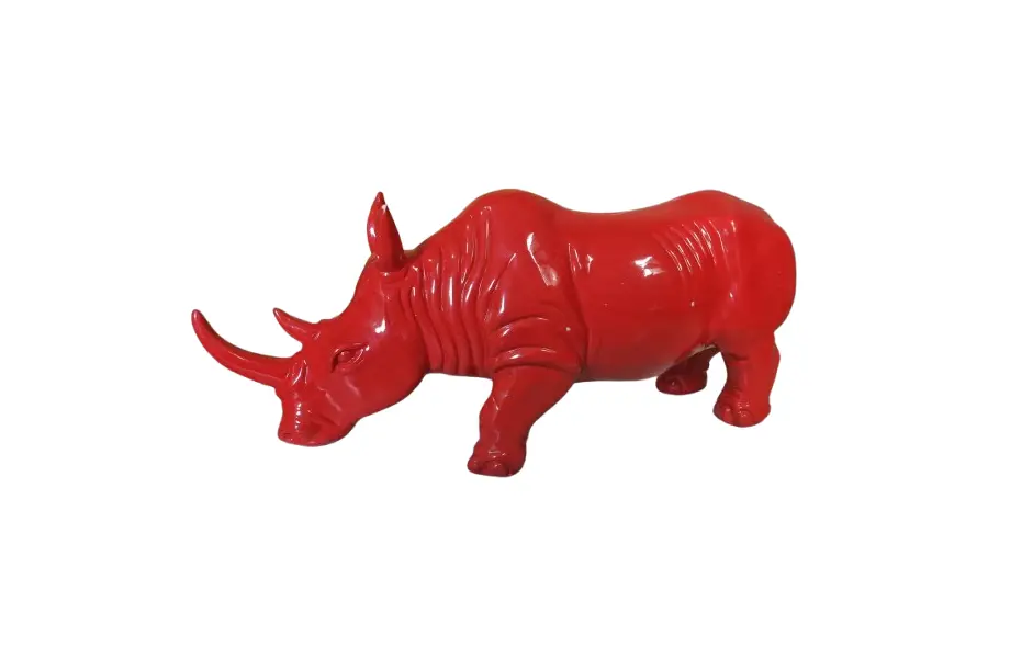Foto de um(a) Belo Rinoceronte vermelho em resina, da categoria de Modelos e estatuetas. Escultura decorativa em resina, representando um rinoceronte, uma peça de design contemporâneo que se destaca pelo impacto... Vendido no marketplace Trésors.