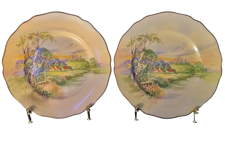 Foto de um(a) Par de prato decorativos Royal Doulton Art Deco Inglês, da categoria de Pratos Decorativos. Importantes exemplares do art deco inglês: par de pratos em porcelana marca Royal Doulton. Minuciosa marca da fábrica na... Vendido no marketplace Trésors.