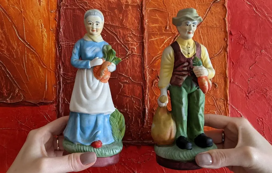 Foto de um(a) Biscuit Italiano Santini 90'S, da categoria de Modelos e estatuetas. Casal de camponeses em biscuit policromado italiano marca: santini, made in italy Medem: A 18,5cm / L 7cm / P 6 cm... Mostrado de uma perspectiva diferente. Vendido no marketplace Trésors.
