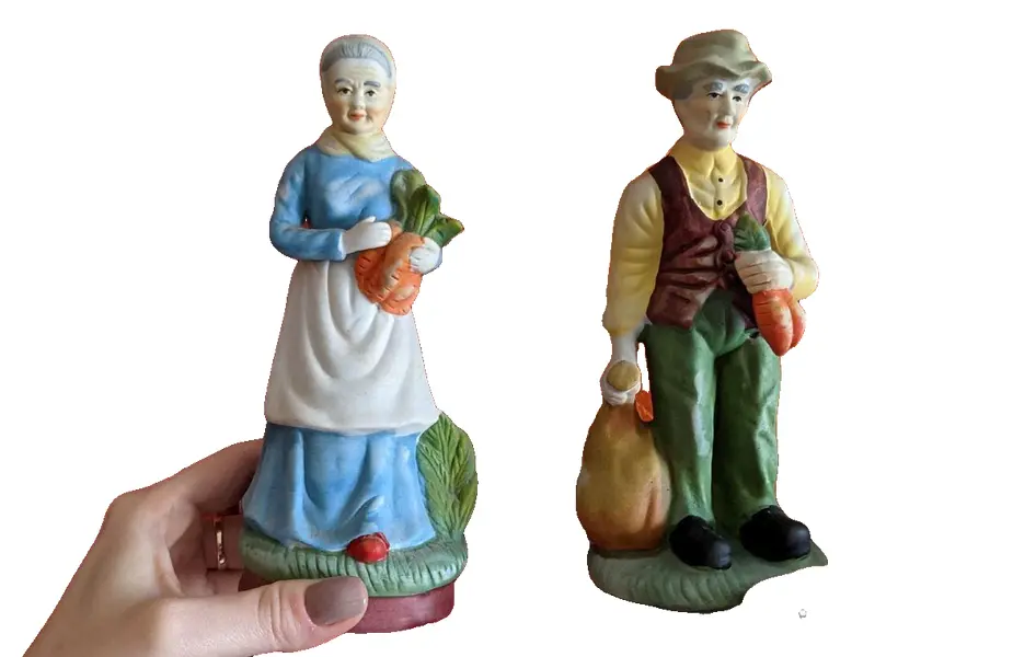 Foto de um(a) Biscuit Italiano Santini 90'S, da categoria de Modelos e estatuetas. Casal de camponeses em biscuit policromado italiano marca: santini, made in italy Medem: A 18,5cm / L 7cm / P 6 cm... Vendido no marketplace Trésors.