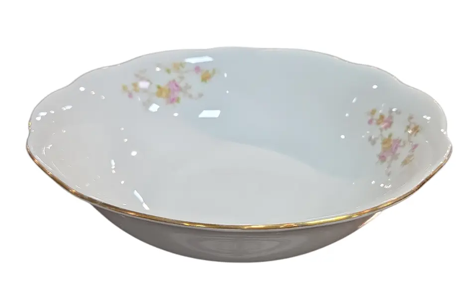 Foto de um(a) Raridade: Aparelho de Jantar Porcelana Renner (Porto Alegre) – 42 Peças – Floral com Filetes a Ouro, da categoria de Conjuntos de servir. Composição Completa (42 Peças): 12 Pratos Rasos 12 Pratos Fundos 12 Pratos de Sobremesa 01 Sopeira Grande com Tampa 03... Mostrado de uma perspectiva diferente. Vendido no marketplace Trésors.