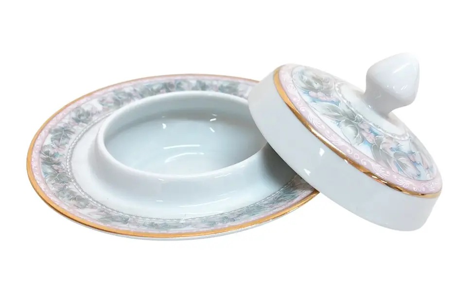 Foto de um(a) Conjunto para servir porcelana Germer, da categoria de Conjuntos de café e chá. Remanescente de 5 peças para chá e café da manufatura GERMER MADE IN BRAZIL, com decoração floral em policromia e filetes... Mostrado de uma perspectiva diferente. Vendido no marketplace Trésors.