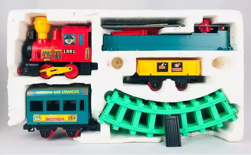 Foto de um(a) Brinquedo ferrovia Big Trem Estrela anos 80, da categoria de Trens de brinquedo. Brinquedo Ferrovia Big Trem Estrela Anos 80. Mostrado de uma perspectiva diferente. Vendido no marketplace Trésors.