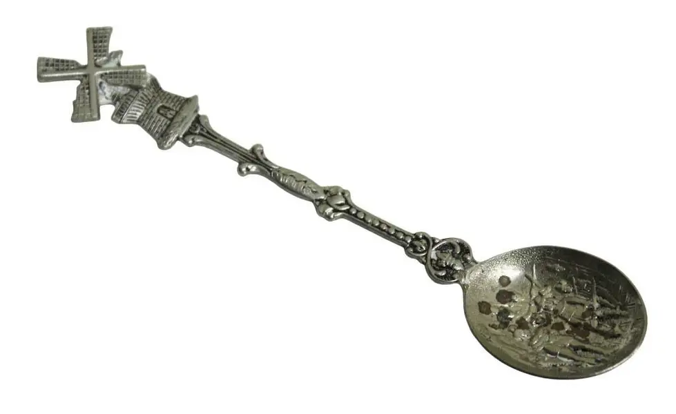 Foto de um(a) Conjunto de 5 colherinhas metal, da categoria de Colheres. Conjunto de 5 colherinhas em metal prateado, trazidas como souvenir de varias regiões da Europa e Estados Unidos. Medida 13... Mostrado de uma perspectiva diferente. Vendido no marketplace Trésors.