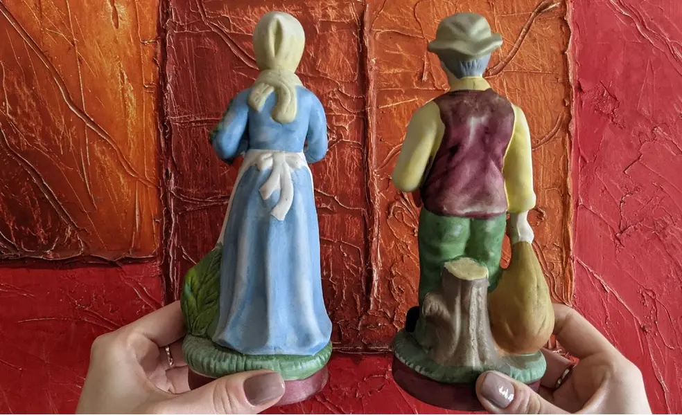 Foto de um(a) Biscuit Italiano Santini 90'S, da categoria de Modelos e estatuetas. Casal de camponeses em biscuit policromado italiano marca: santini, made in italy Medem: A 18,5cm / L 7cm / P 6 cm... Mostrado de uma perspectiva diferente. Vendido no marketplace Trésors.