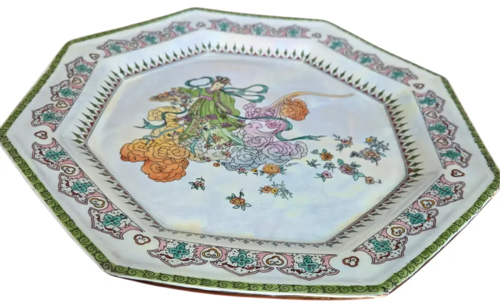 Foto de um(a) Prato Octogonal em Porcelana Oriental, da categoria de Pratos Decorativos. Este magnífico prato decorativo em porcelana oriental, destaca-se pelo seu formato geométrico e pela riqueza de sua... Mostrado de uma perspectiva diferente. Vendido no marketplace Trésors.